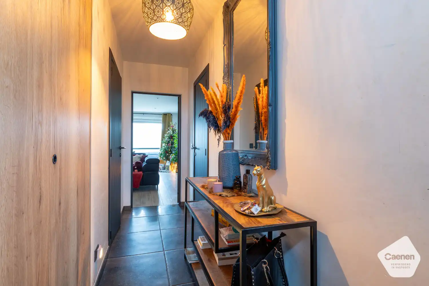 Recente instapklare woning ( BJ 2021) in een doodlopende straat met 4 slaapkamers, carport en tuin. foto 3