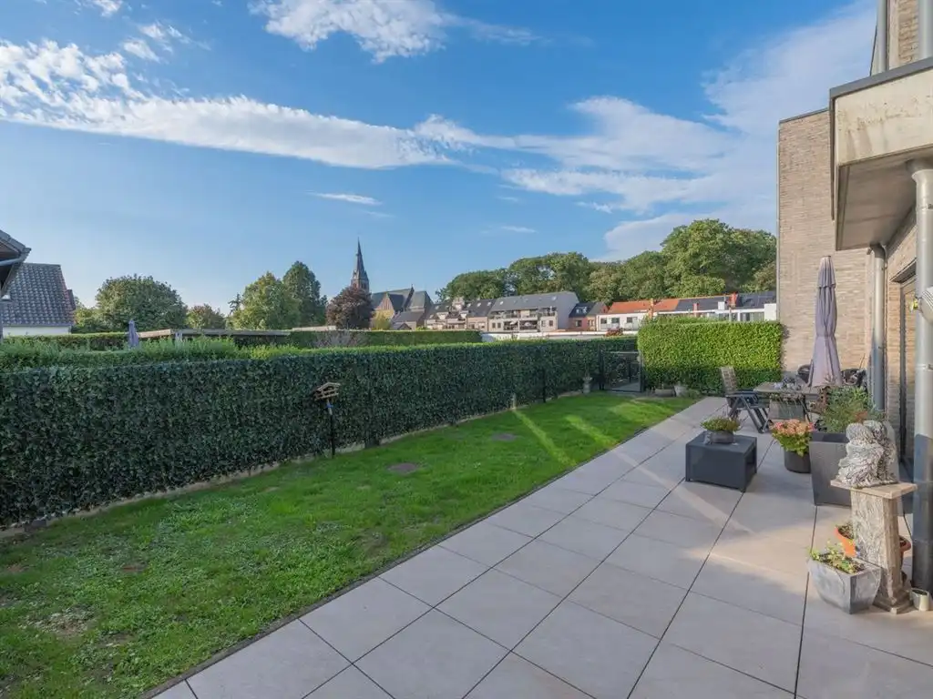 Modern gelijkvloers appartement met ruim terras en private tuin foto 4
