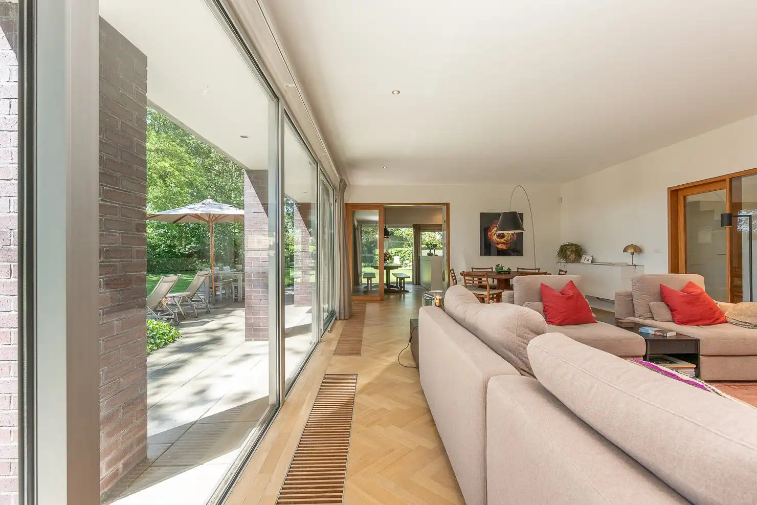 Unieke villa met praktijkmogelijkheid te Sijsele (Damme) foto 9