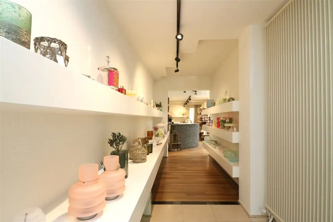 Centraal gelegen handelszaak met hoog zichtbaarheidsgehalte foto 6