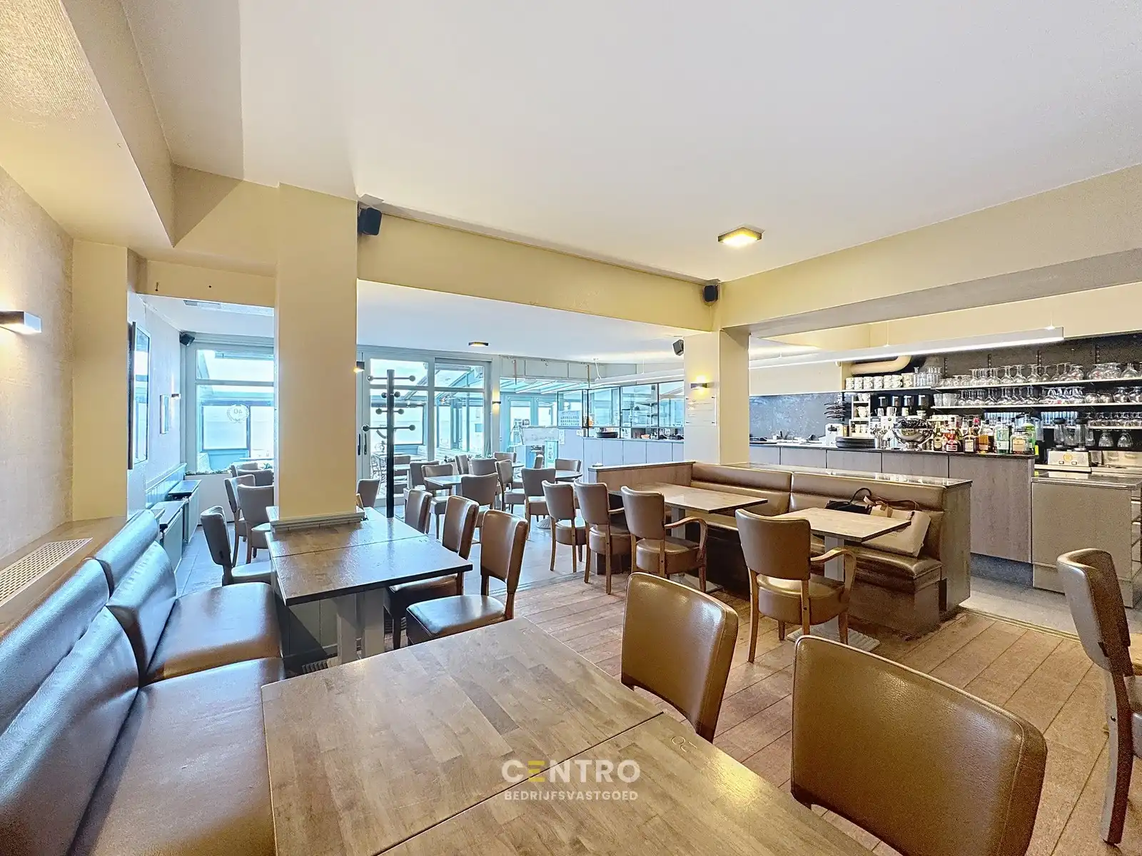 Verkoop handelspand IJssalon - Tearoom 't Zwart Schaap te Sint-Idesbald! foto 4