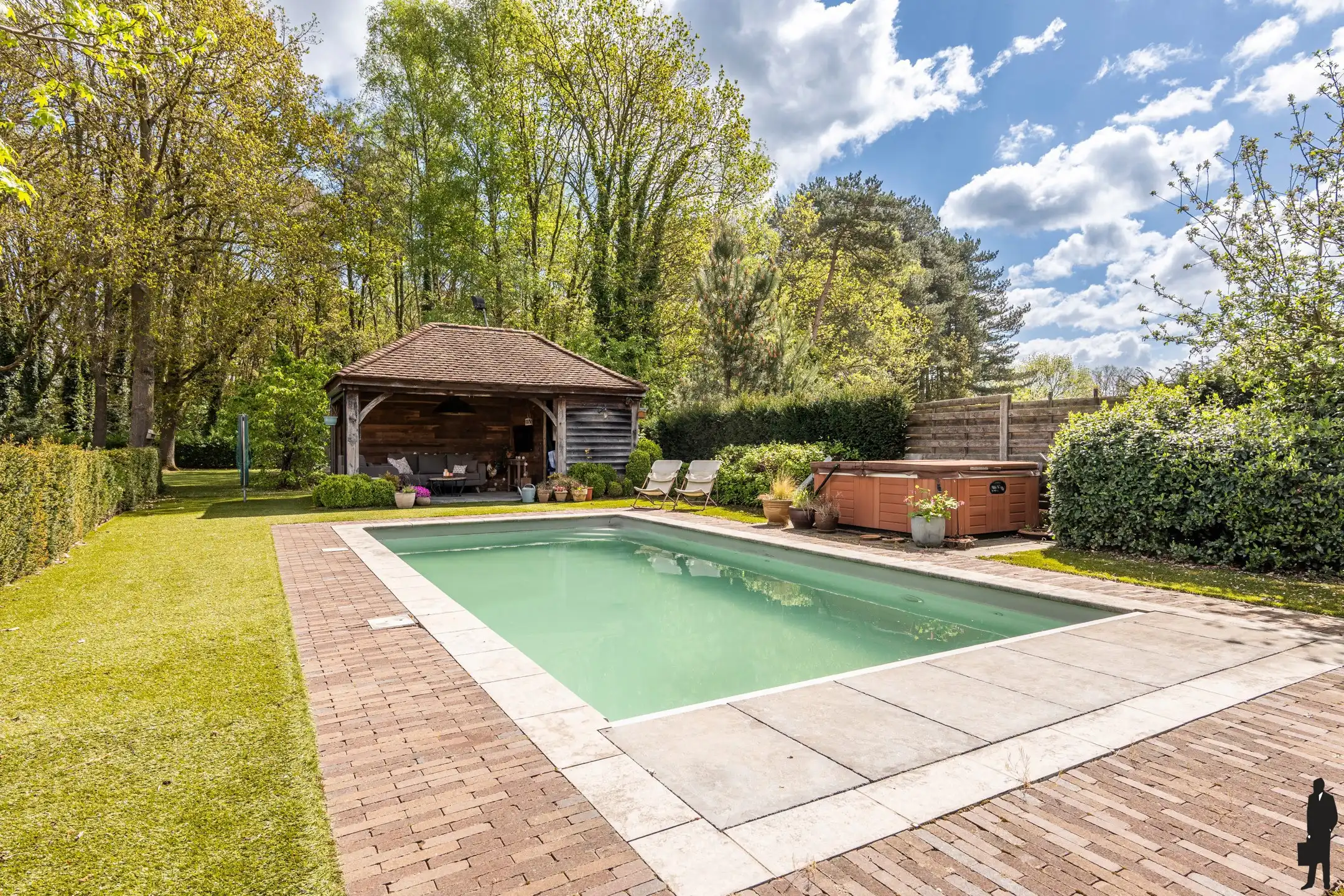 Unieke villa met studio en zwembad op maar liefst 4.270 m² foto 21