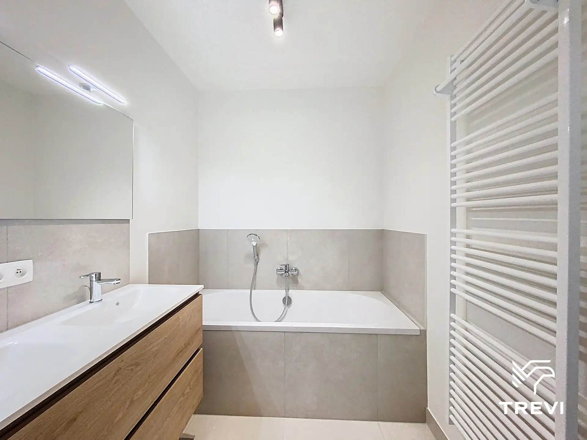 Duplex 3 CH & nieuw kantoor met prachtige volumes foto 13