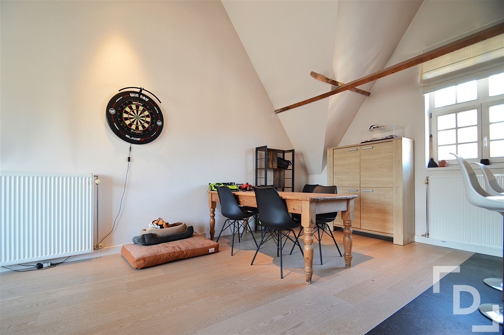 Ruim duplex appartement met garage te huur op toplocatie in Ieper foto 2