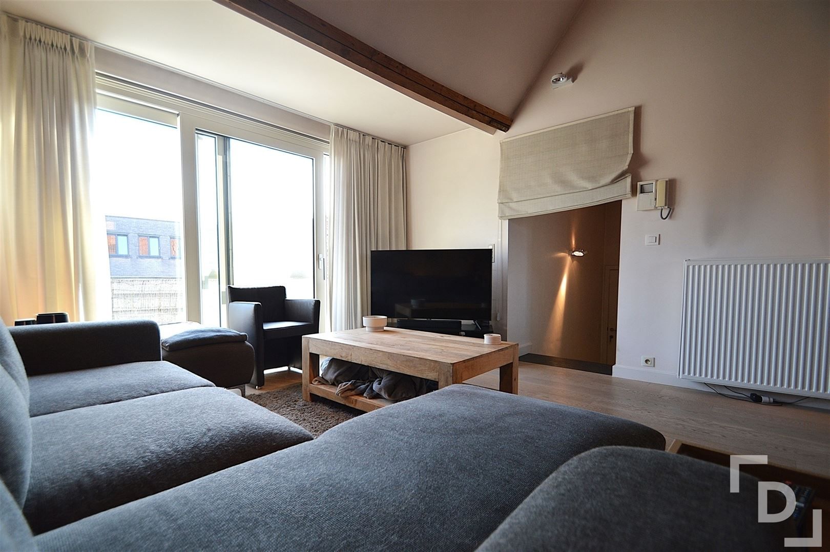 Ruim duplex appartement met garage te huur op toplocatie in Ieper foto 2