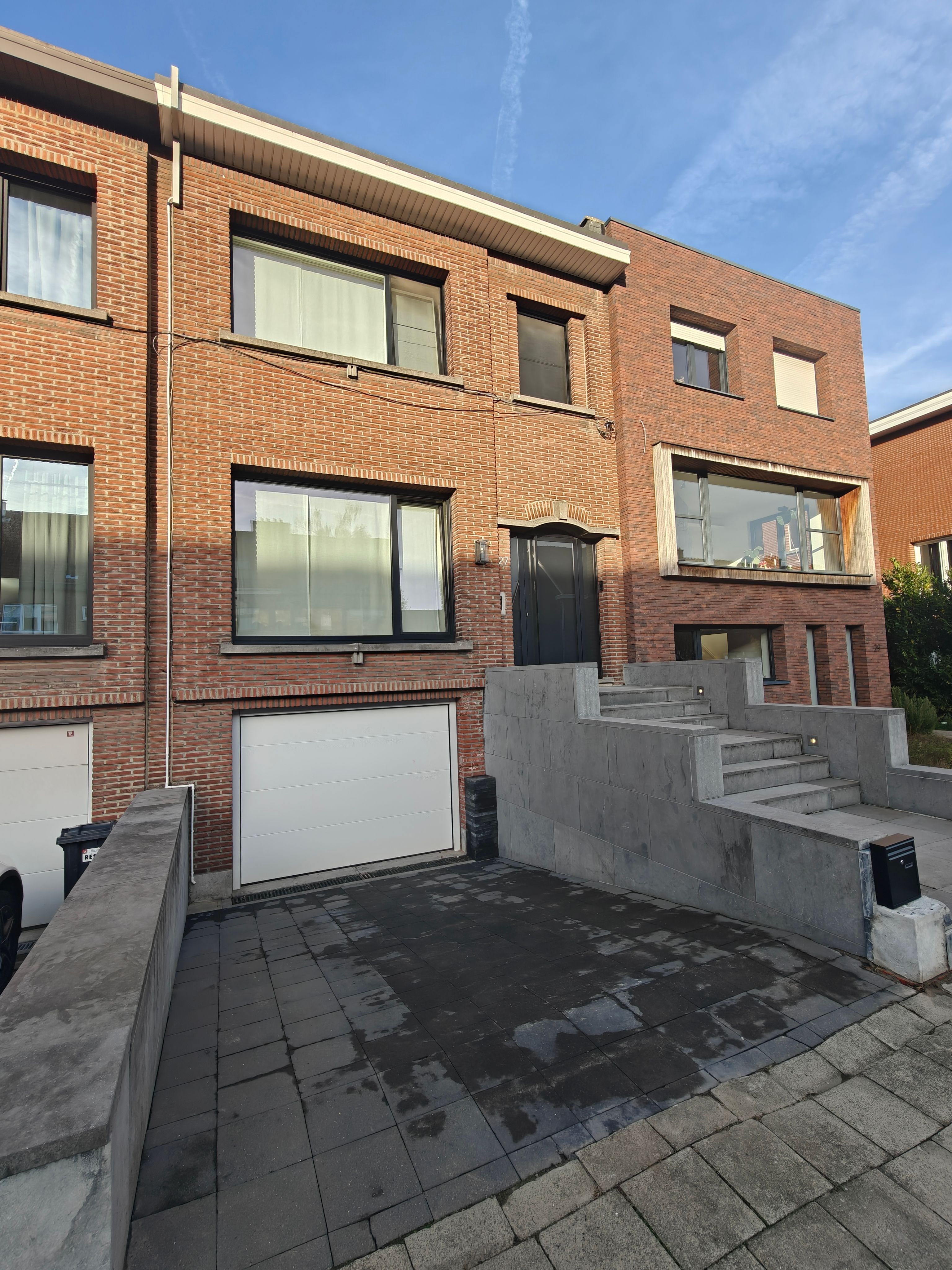 Modern gerenoveerde woning met zwembad foto 14