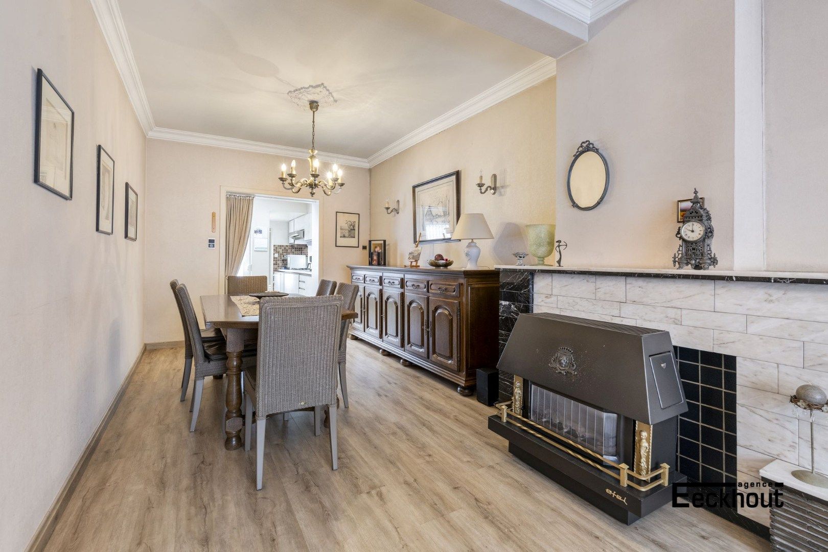 Zeer verzorgde rijwoning op een gunstige ligging te Oostende! foto 6