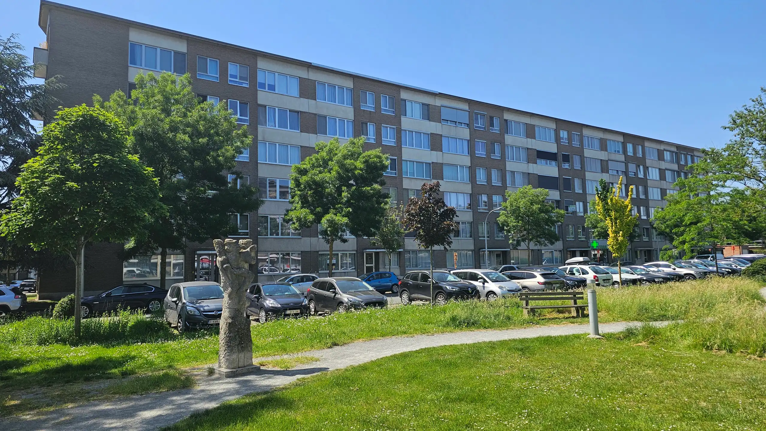 Volledig vernieuwd 2 slaapkamer-appartement te huur foto 17