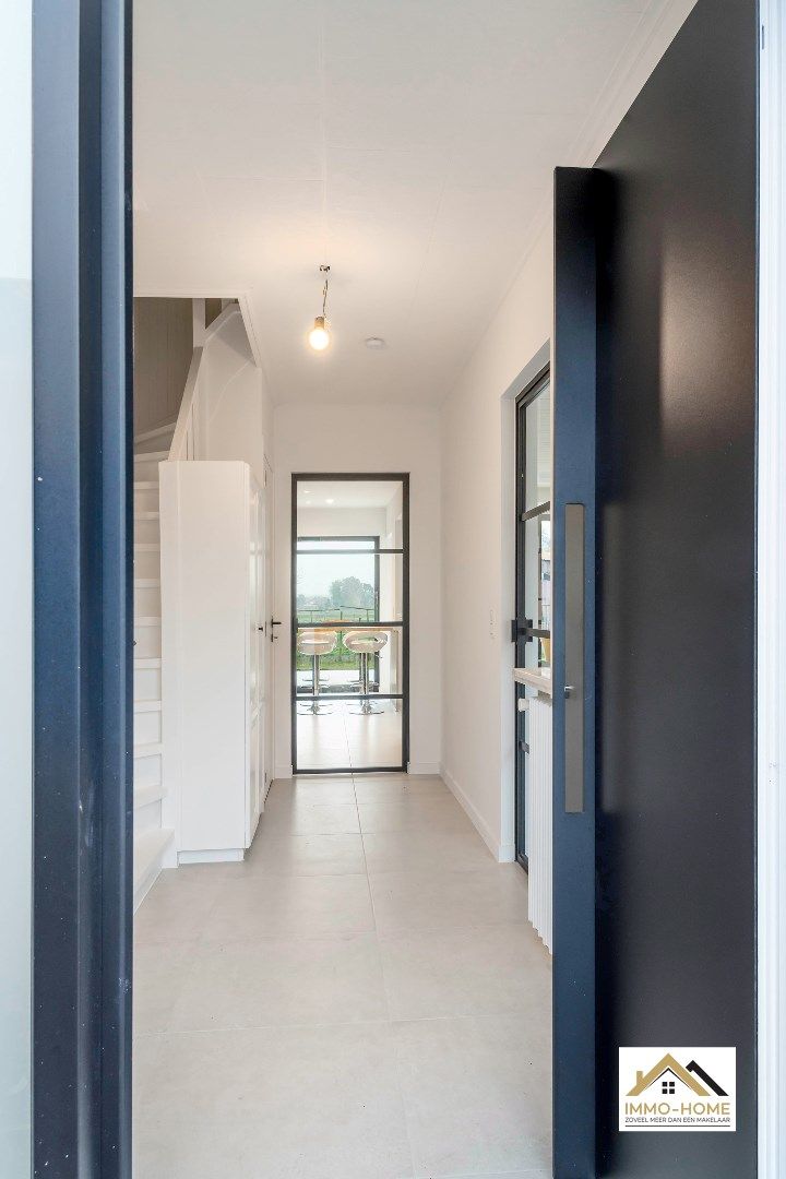 Zeer ruime woning met prachtig open zicht op agrarisch gebied foto 26