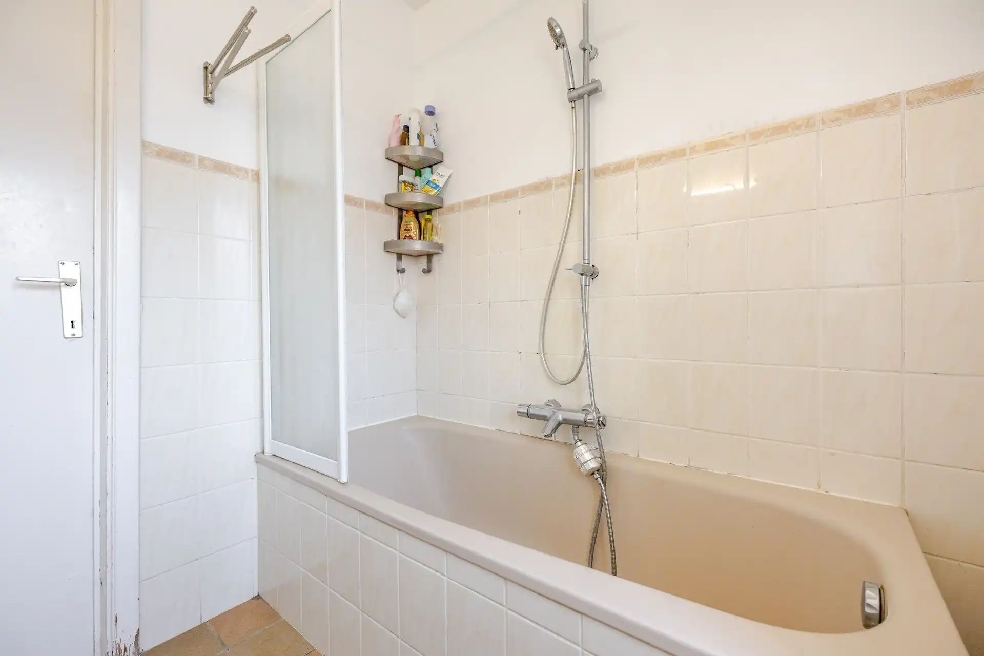 Ruime gezinswoning (225 m²) met 6 slaapkamers, garage en zonnige tuin in Oostende  foto 25
