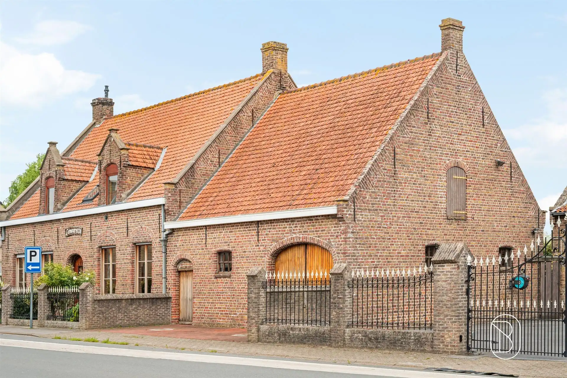 Karaktervolle hoeve met schuur en loods foto 6