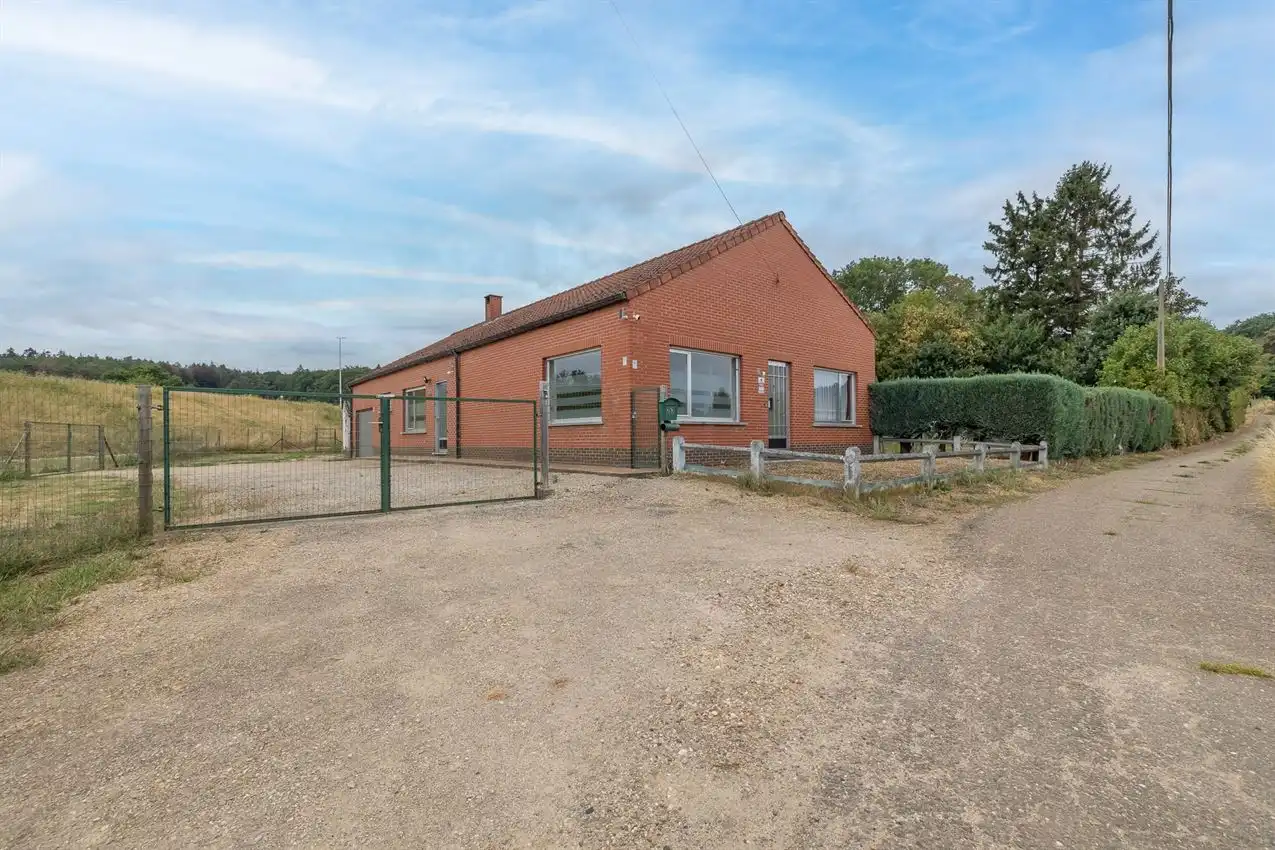 Gelijkvloerse woonst, 3 slpk, op 29a 53ca foto 2