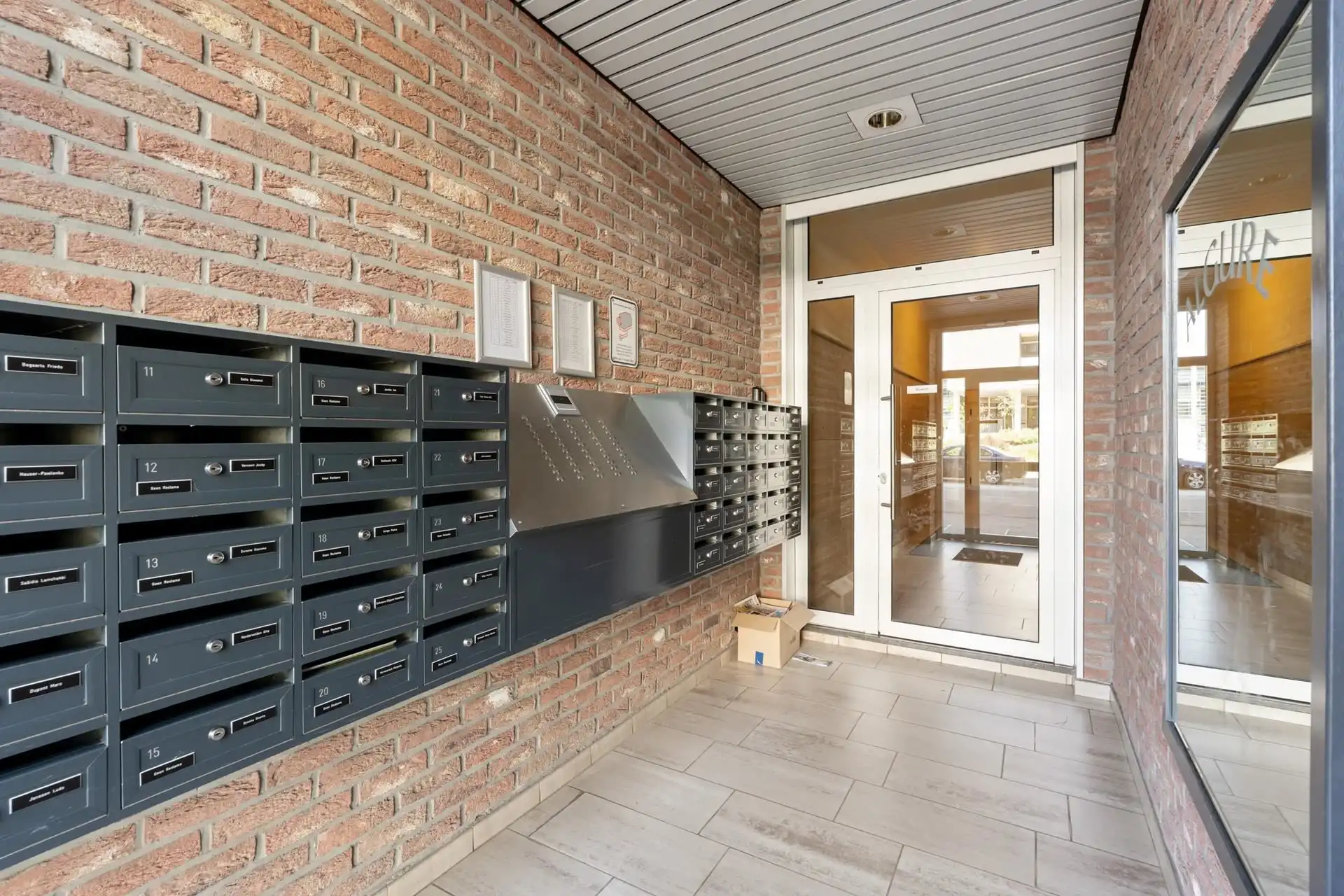 Gelijkvloers handelspand met bovenliggend appartement. foto 23