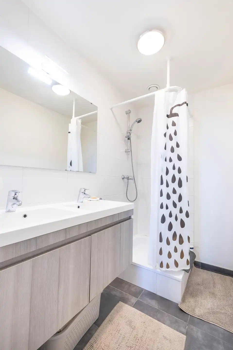 NATO - 3 slaapkamers appartement + P foto 14