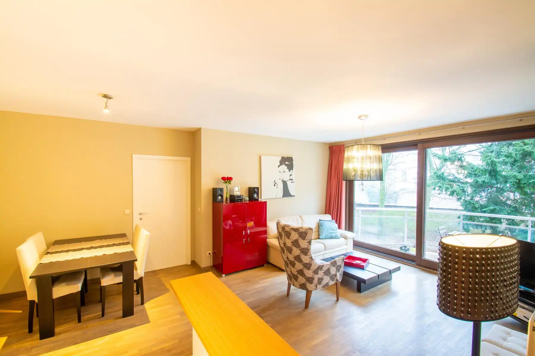 Prachtig gemeubeld app. 2 Kamer + gemeenschappelijke TUIN!!! foto 2