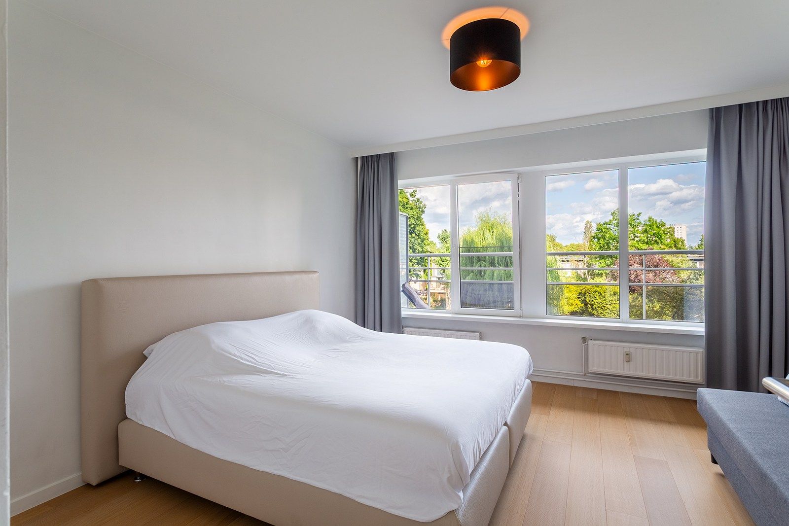 Gerenoveerd appartement met 2 terrassen foto 22