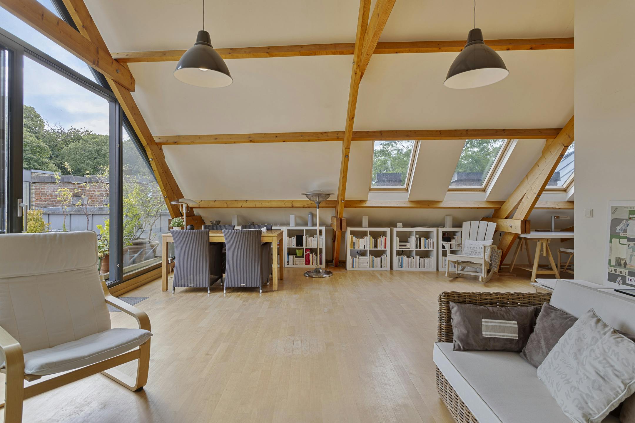 Ruim, lichtrijk appartement met twee slaapkamers te koop in Brugge foto 17