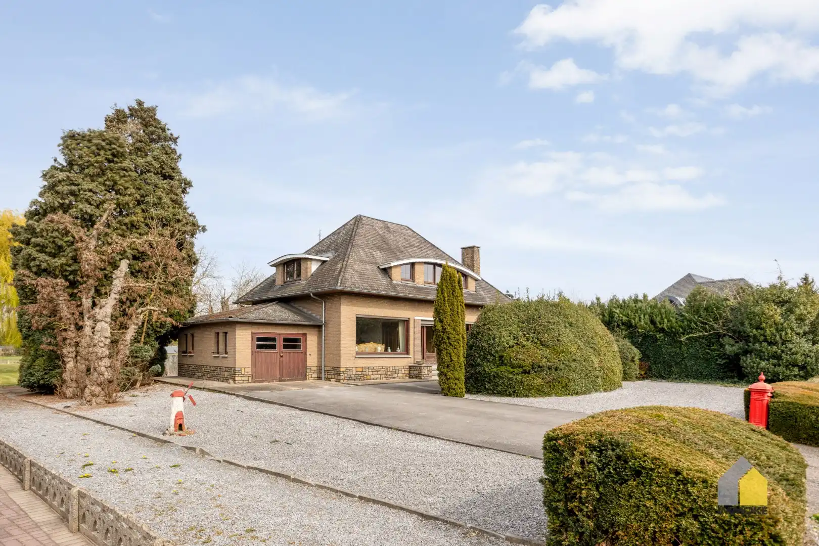 Te renoveren, statige woning op mooi perceel van 23 a 90 ca. foto 37