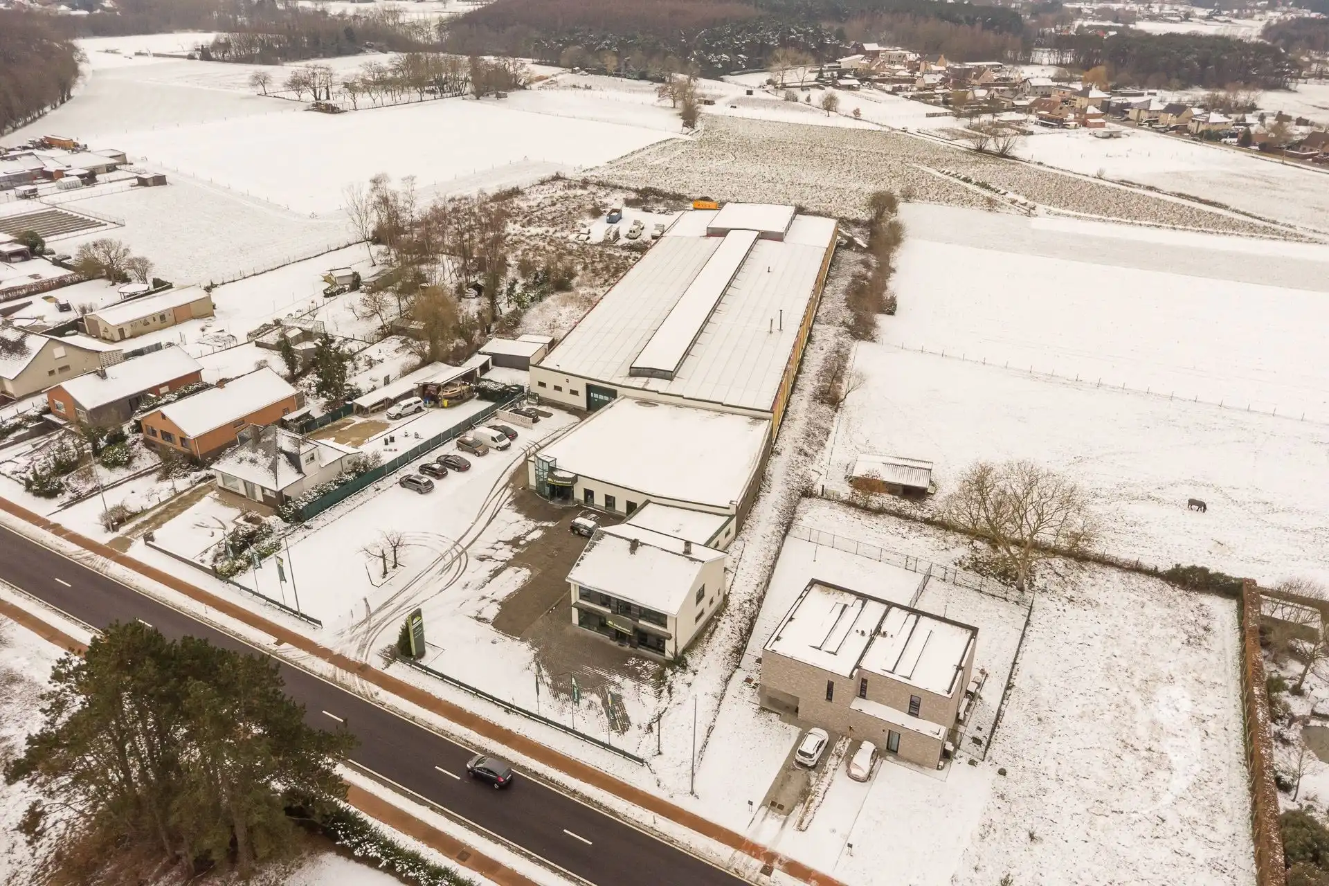 Site met industriële hal en veel potentieel foto 12