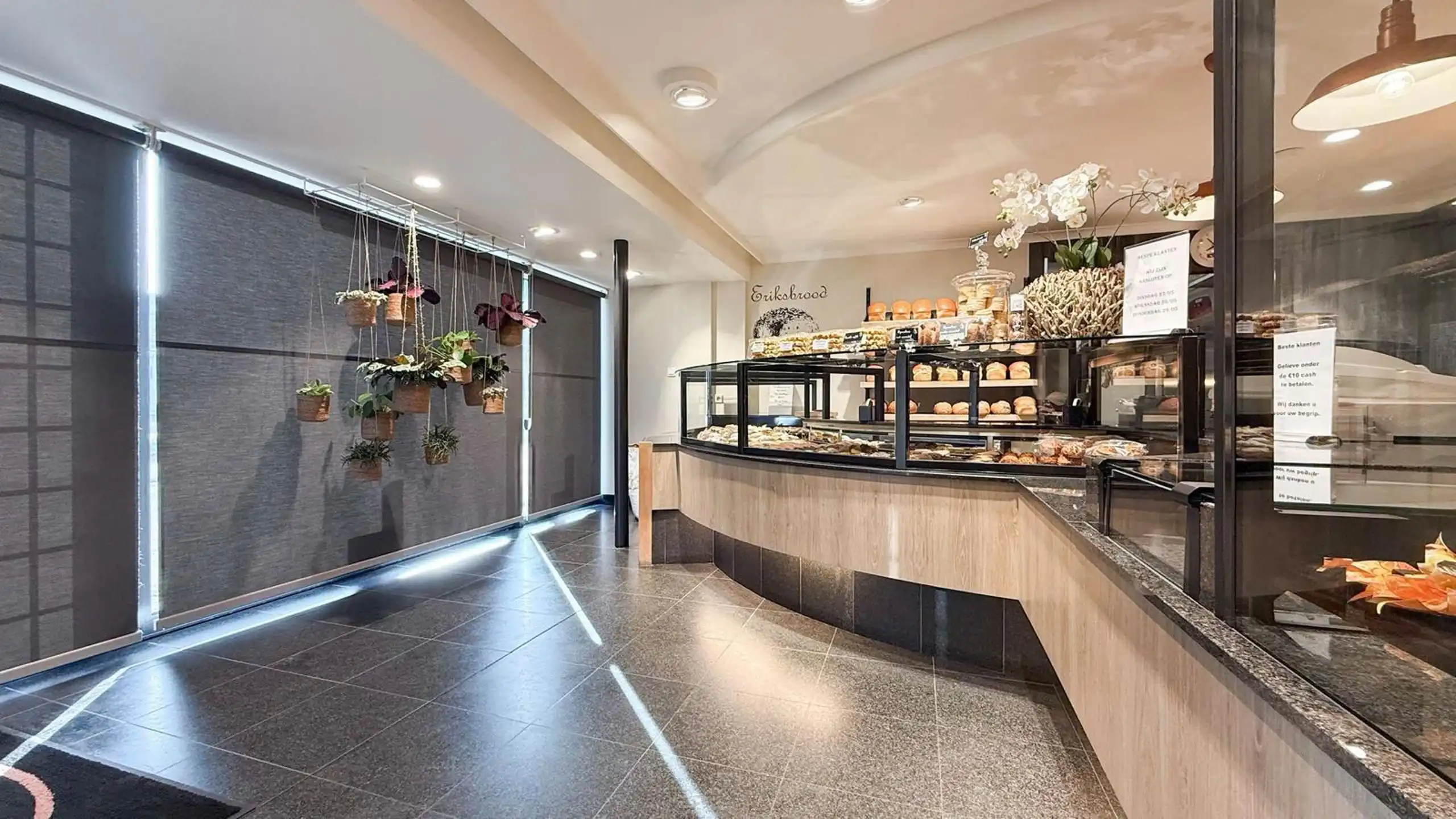 Instapklare bakkerij met woonst in het centrum van Zolder! foto 7
