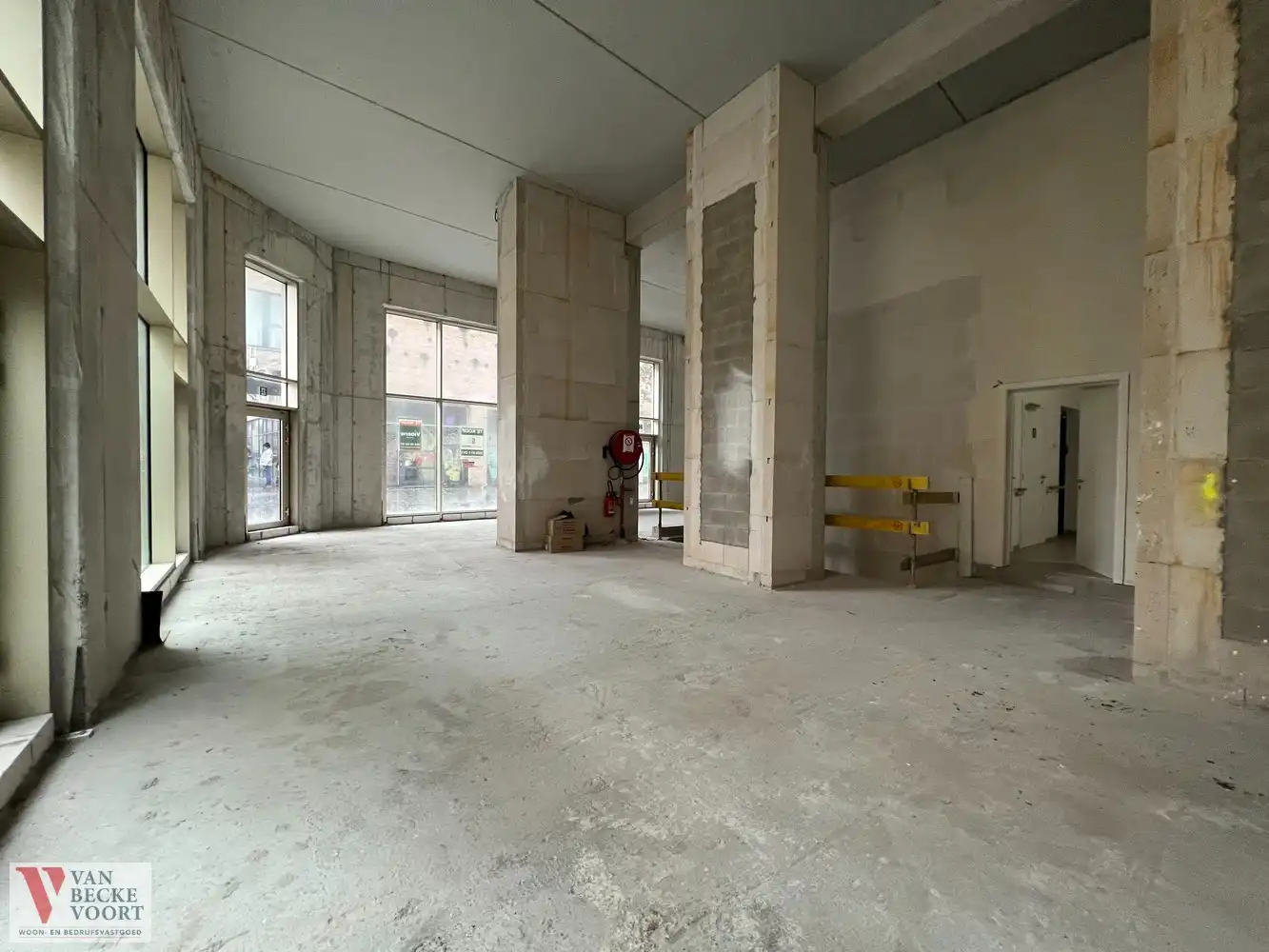 Handelsgelijkvloers 199m² foto 6