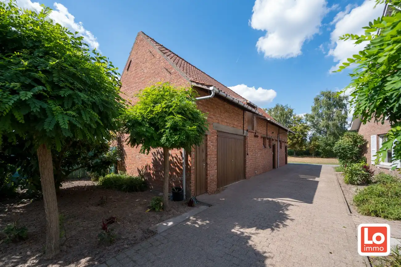 VERKOCHT! Statige open woning met ruim bijgebouw op groot perceel grond in het centrum van Kalken! foto 5