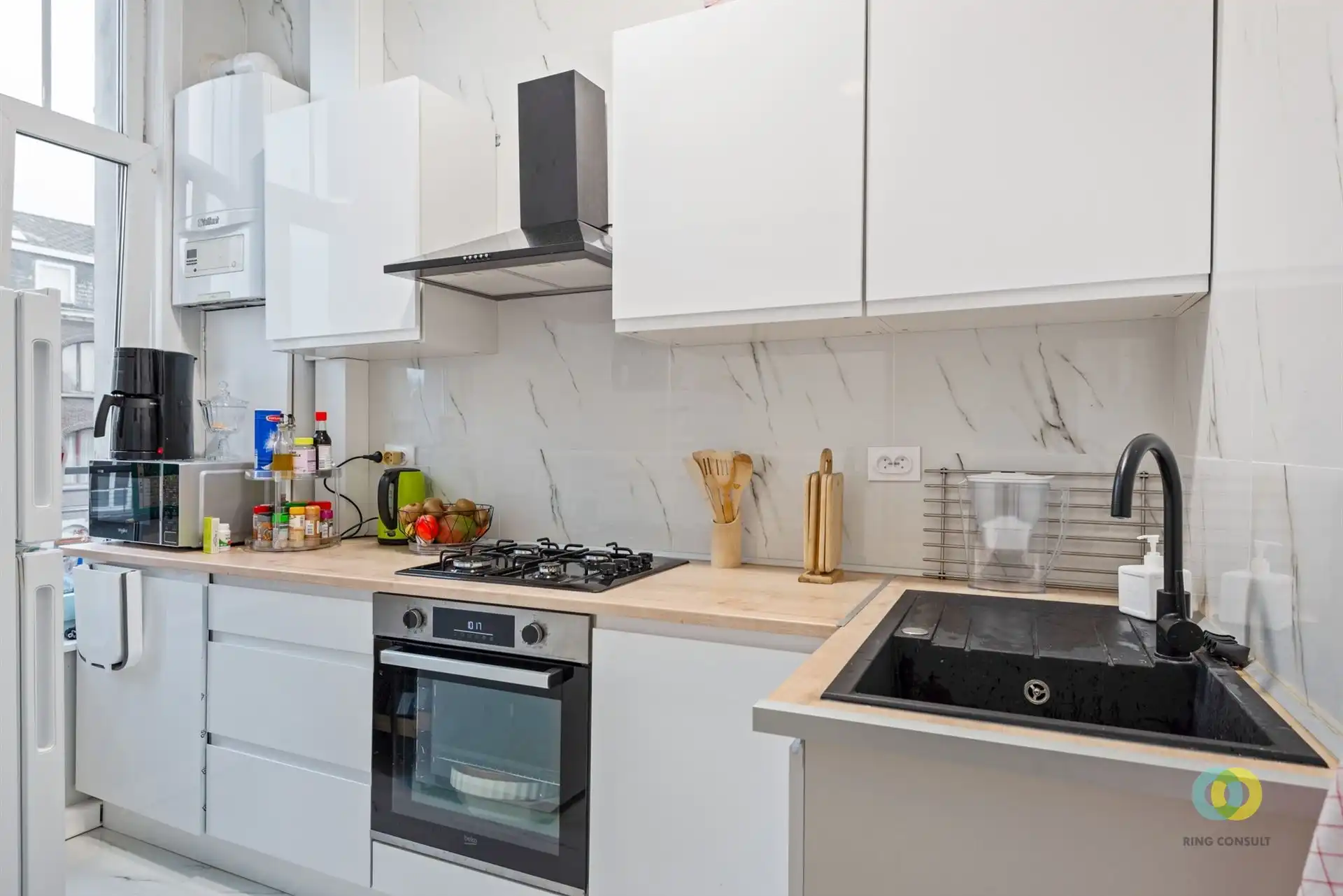 appartementsgebouw met drie units foto 12