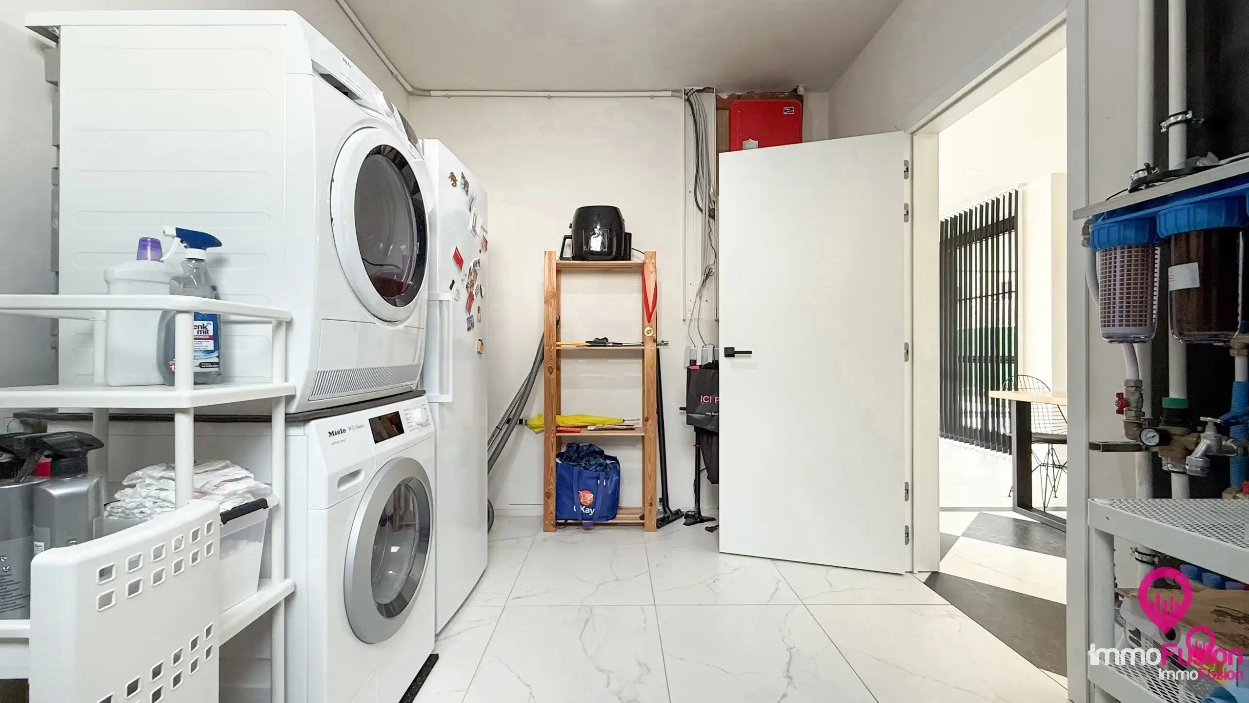 Instapklare villa met 4 slpk., laadpaal en zonnepanelen! foto 18