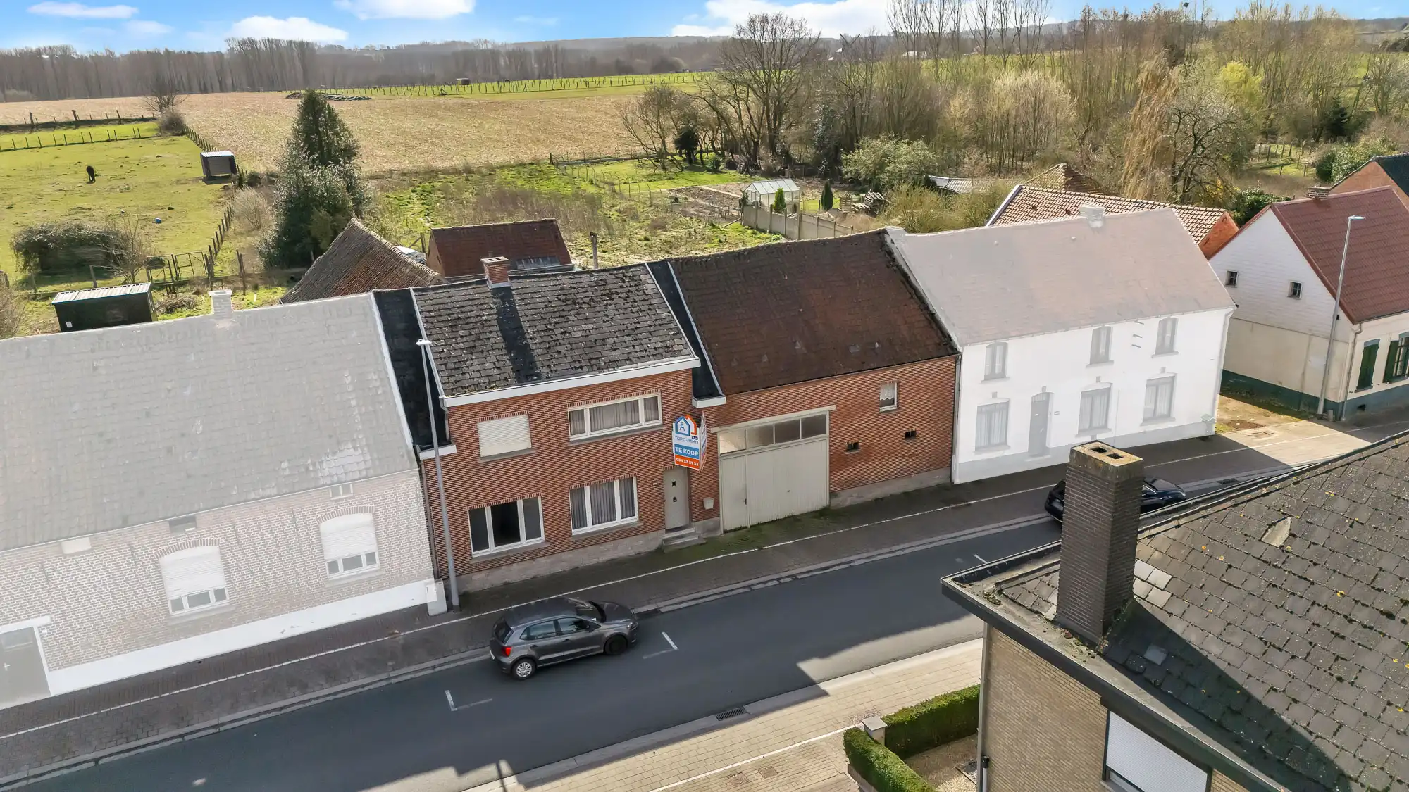 Hoofdfoto van de publicatie: Te renoveren landelijke woning op 44 are