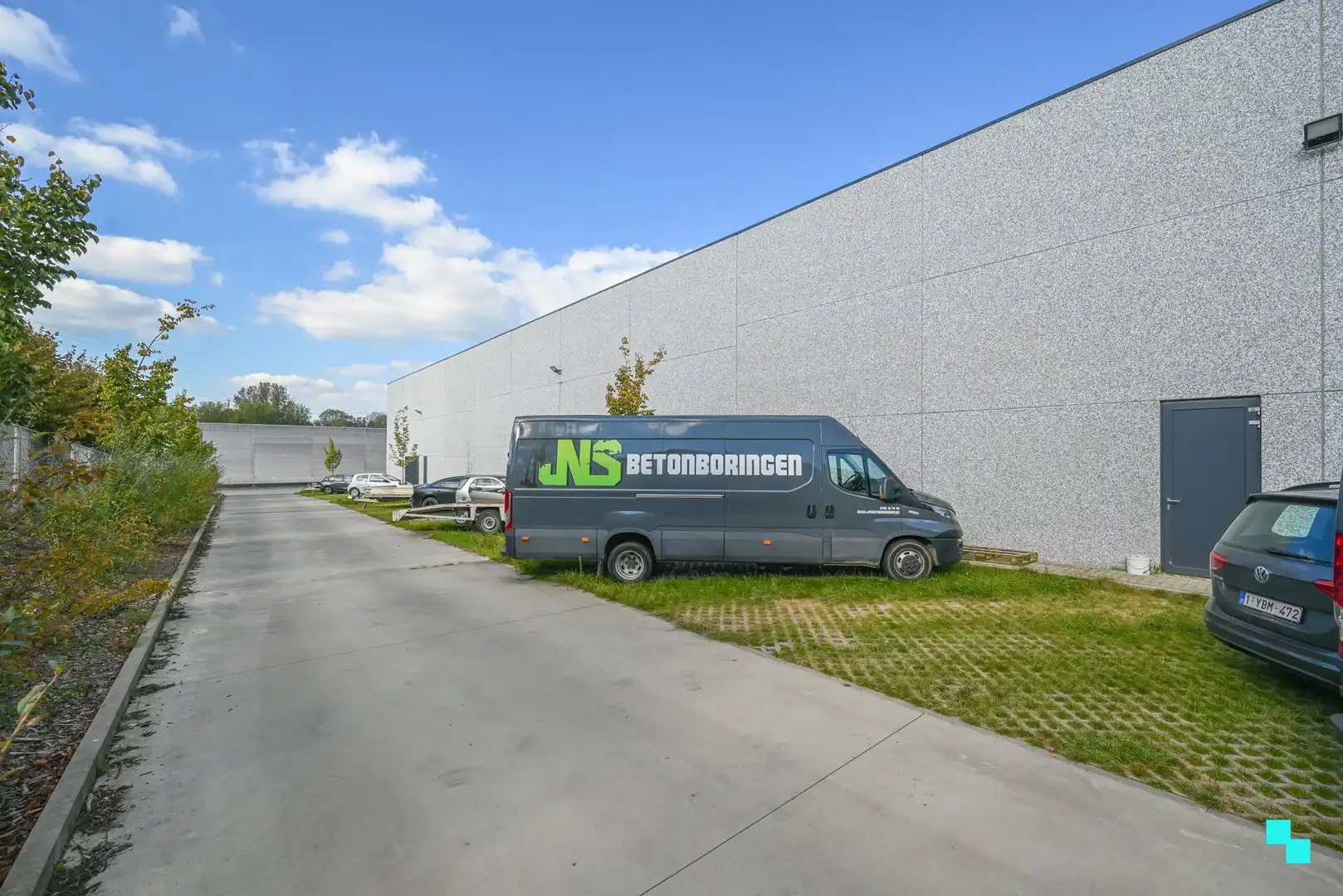 Magazijn met automatische sectionaalpoort in Waregem foto 9