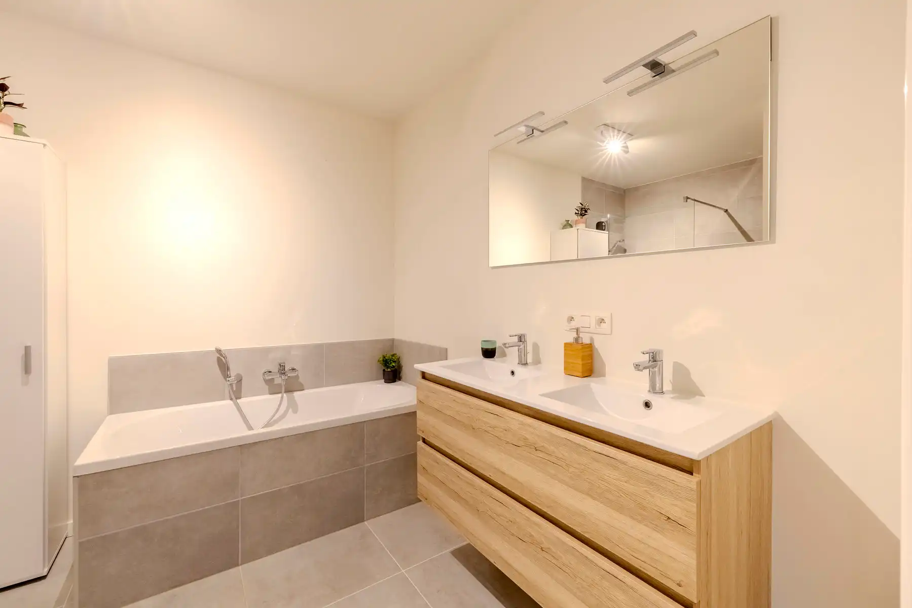 Recente woning met 3 SLP, 2 BK, tuin en 3 autostaanplaatsen foto 18