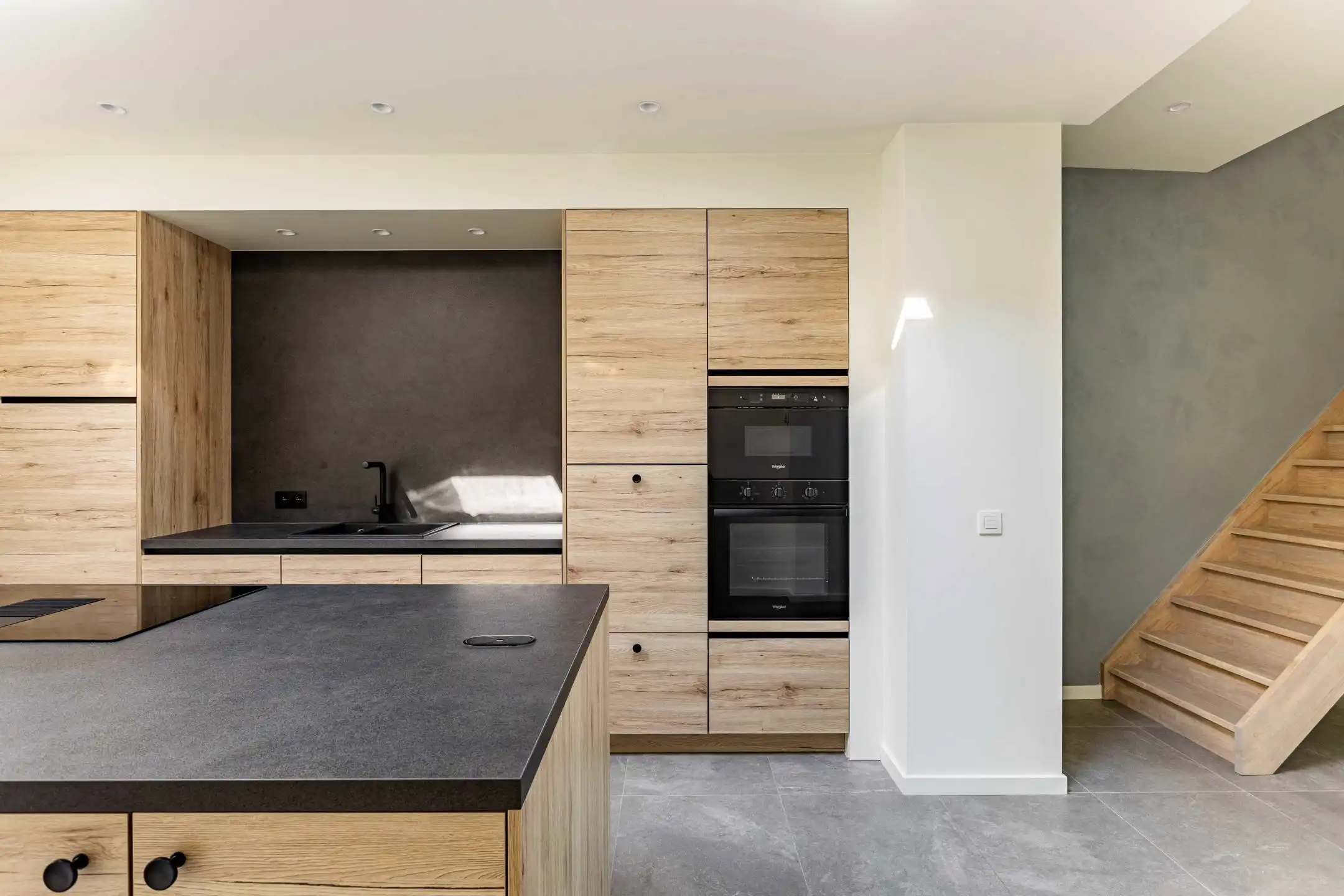 Volledige gerenoveerde, energetische woning met stadskoer! foto 7