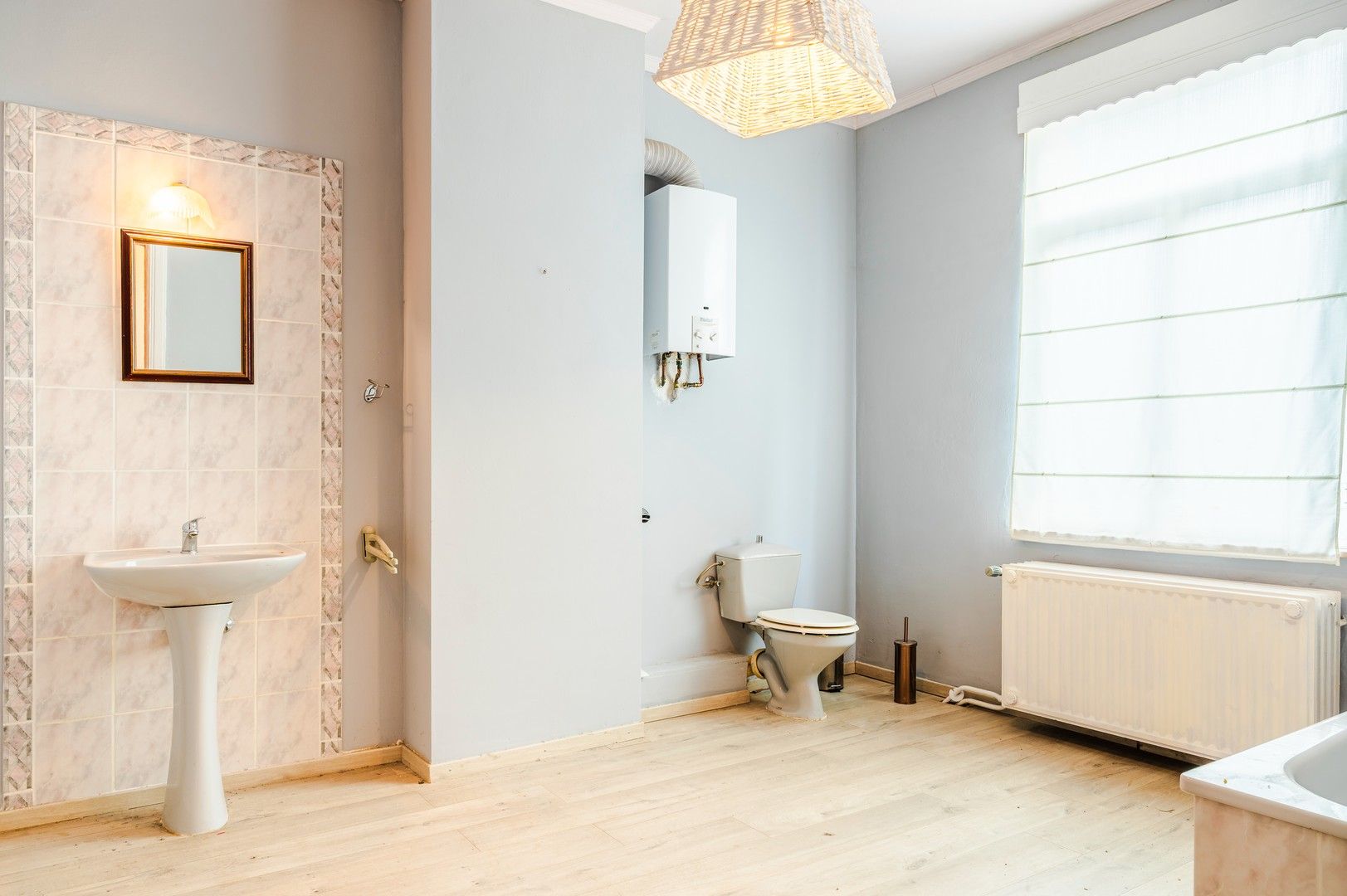 Te renoveren woning met garage foto 9