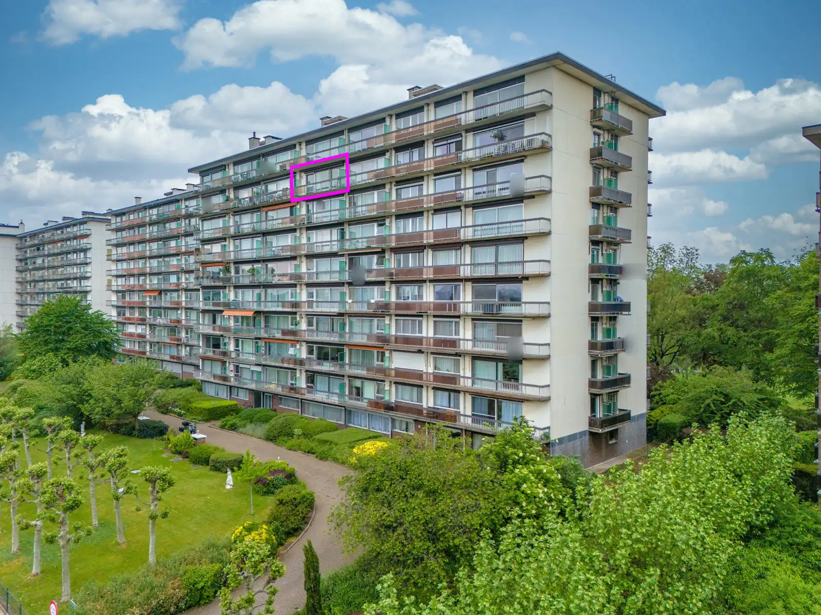 Appartement met 2 slaapkamers, 2 terrassen en een staanplaats met laadpaal! foto {{pictureIndex}}