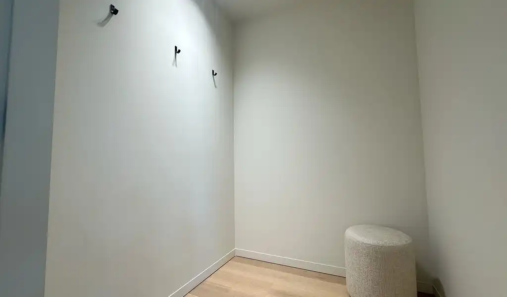 Stijlvol handelspand te huur langs Kortrijksesteenweg in Sint-Martens-Latem foto 8