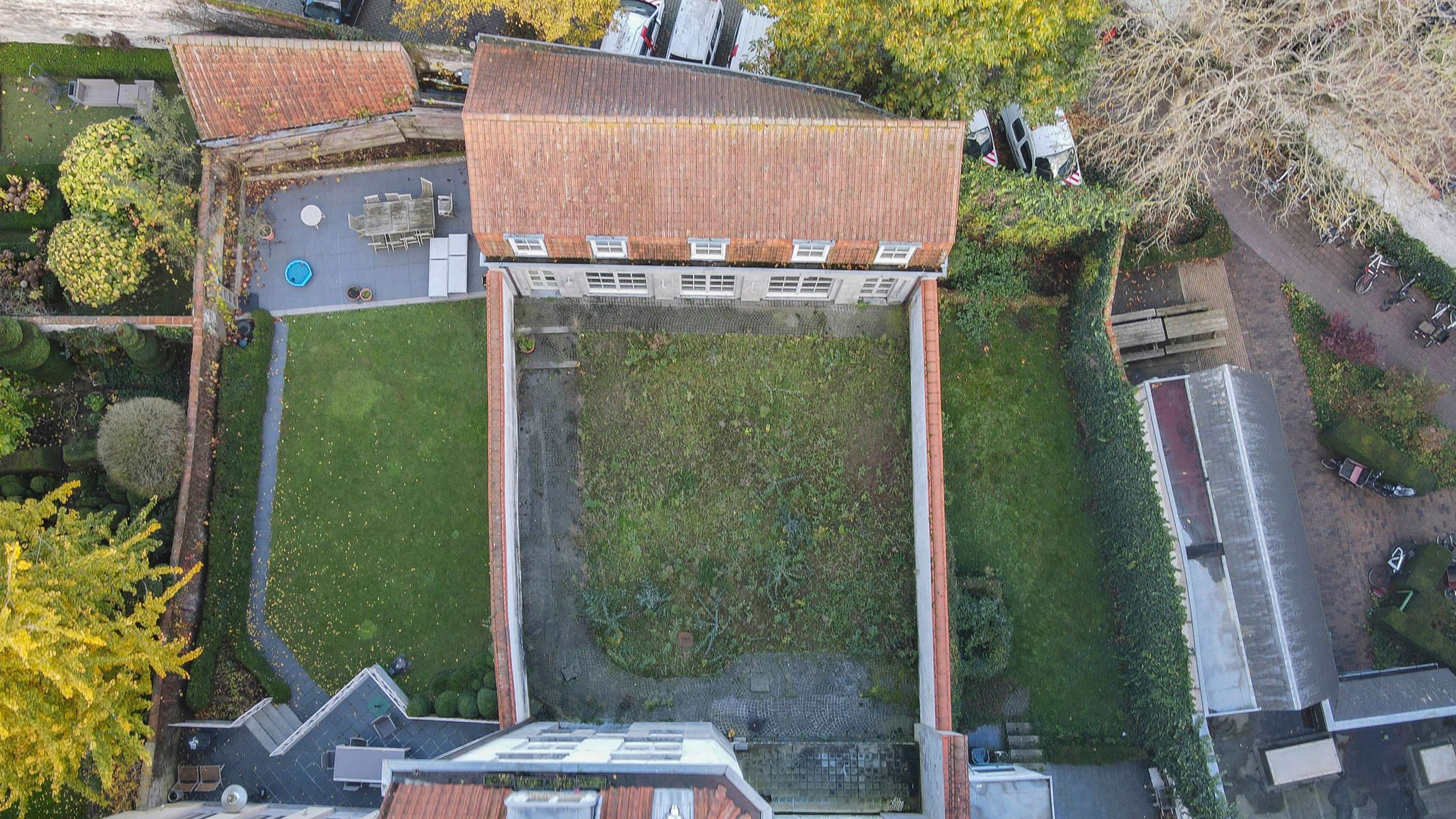 Uniek, indrukwekkend stadspaleis met binnentuin én koetshuis foto 33