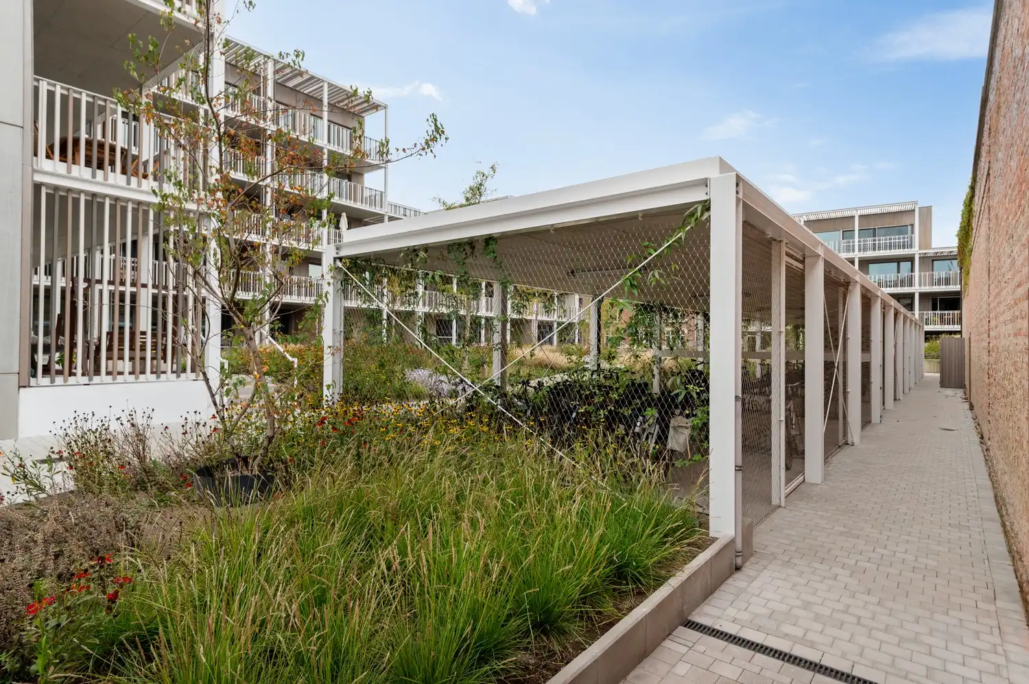 Twee slaapkamer appartement met ruim overdekt terras in De Lesselier foto 13