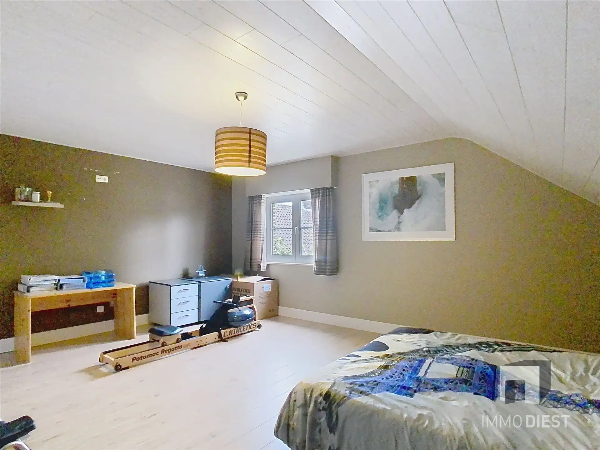 Energiezuinige en prima onderhouden gezinswoning met 4/5 slaapkamers en zwembad op 10 are. foto 34