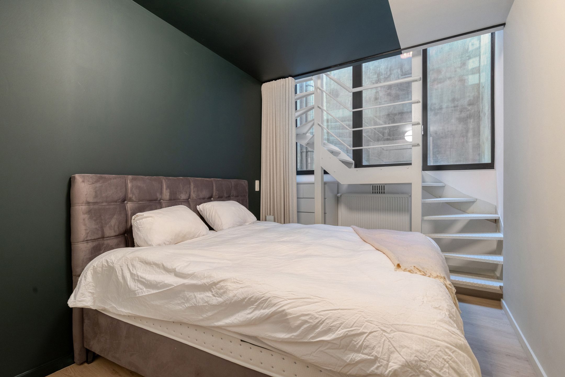 Instapklaar triplex appartement met terras en tuin foto 8