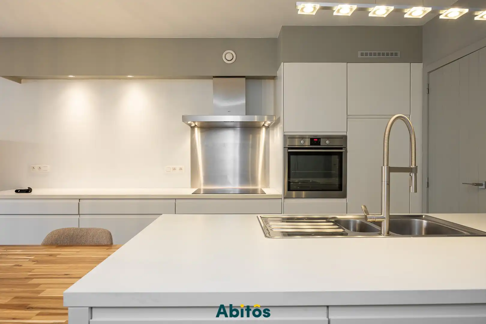 Gelijkvloers appartement met drie slaapkamers foto 8