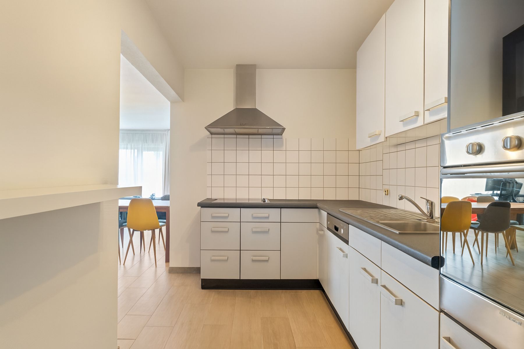 Instapklaar appartement incl. garage centrum Loppem foto 6