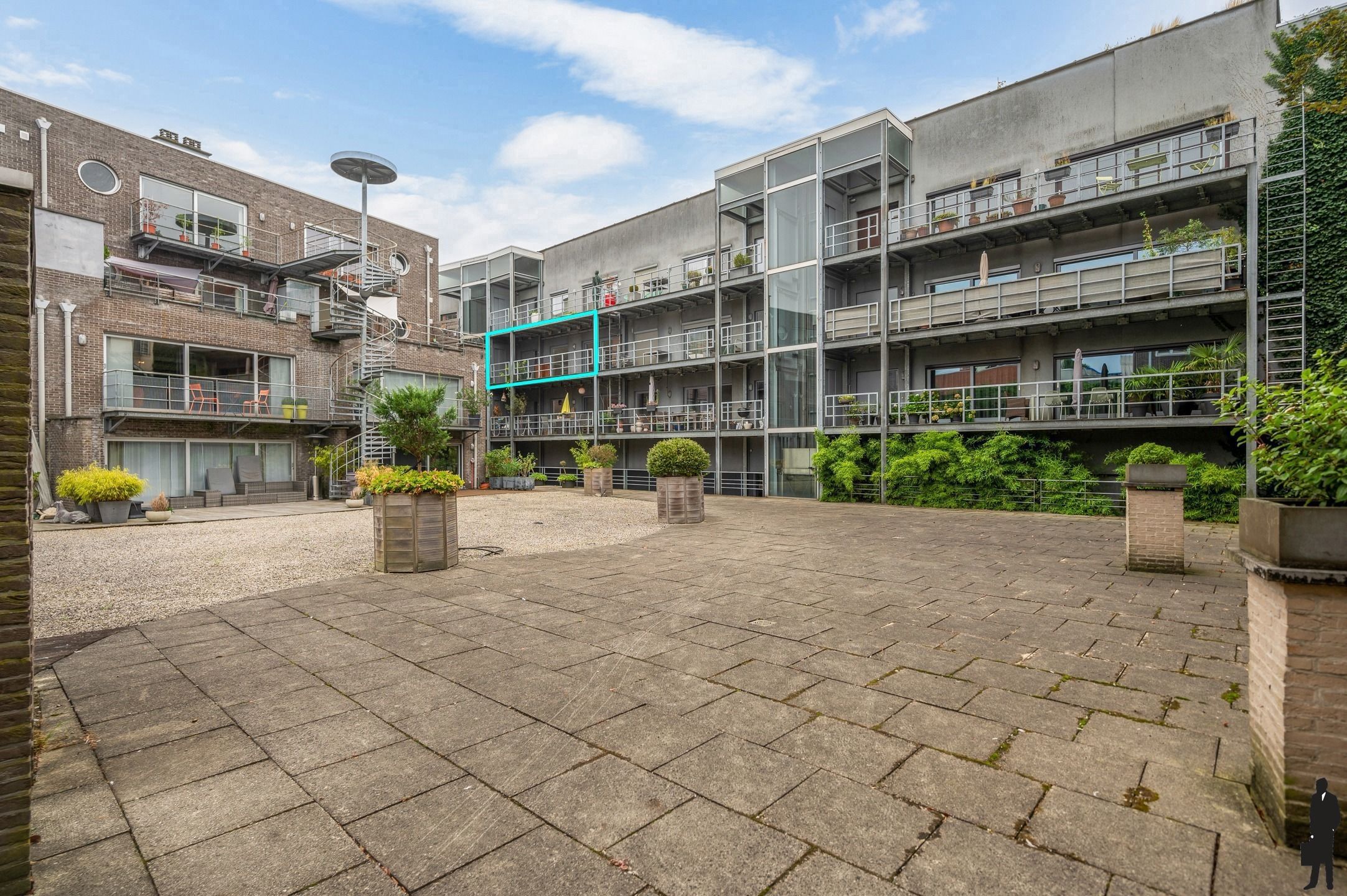 Tot in de puntjes afgewerkte loft (180m²) met terras en parking foto 26