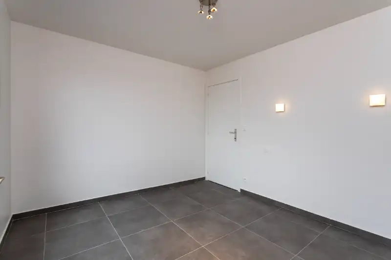 recent gerenoveerd 1-slaapkamer appartement te Eeklo foto 4