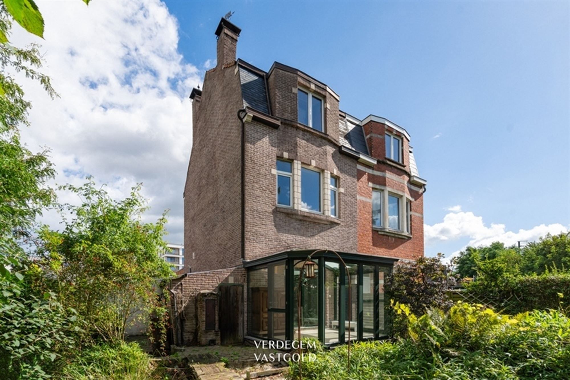 Uniek wonen in weelderige tuin langs verborgen paadje foto 1