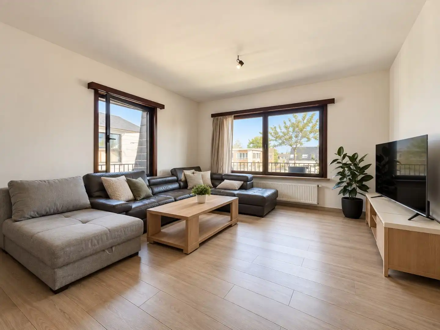 Prachtig gerenoveerd appartement met 2 slaapkamers en garagebox te huur te Wondelgem foto 7