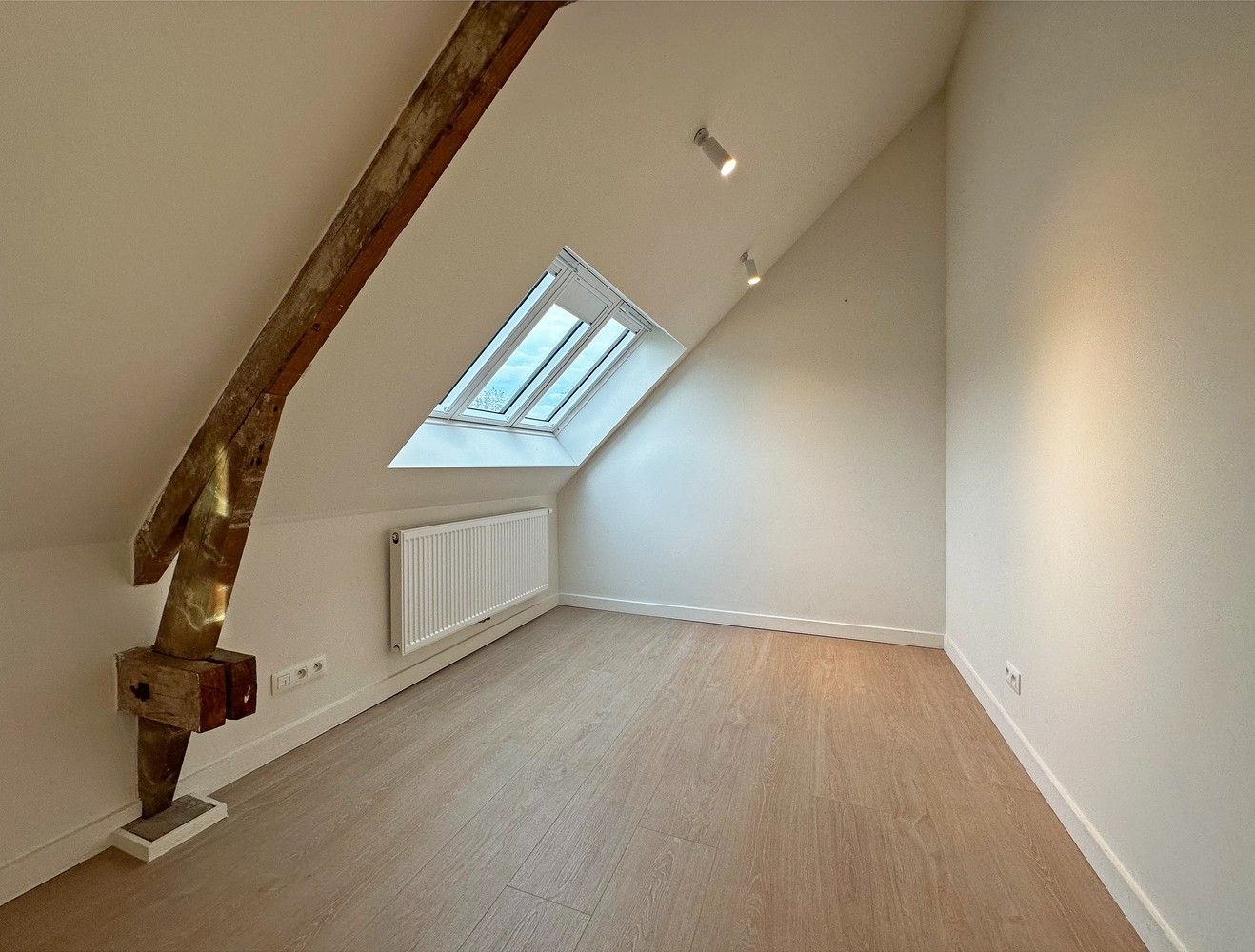 Huis met 3 slaapkamers + dressing en tuin te Wijnegem! foto 13