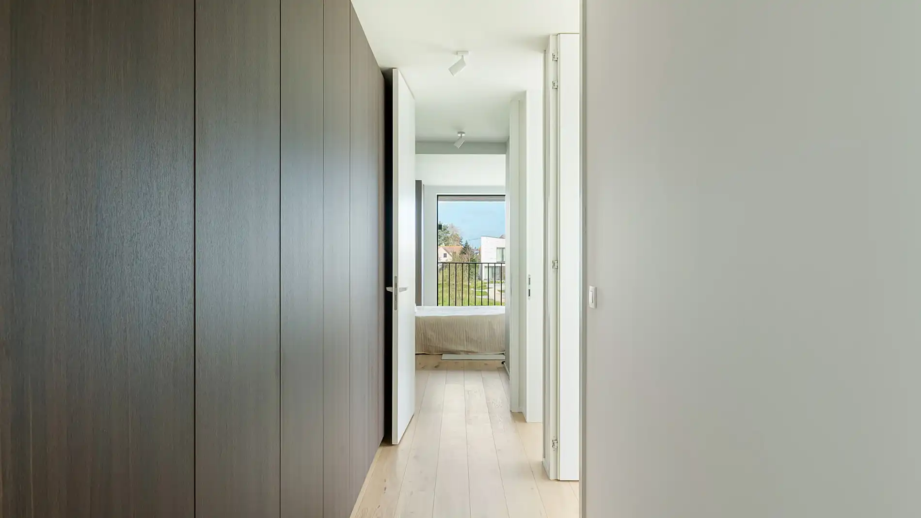 Exclusief verblijf met lift, terrassen en uitzonderlijke volumes in een groene-autovrije verkaveling te Knokke. foto 20