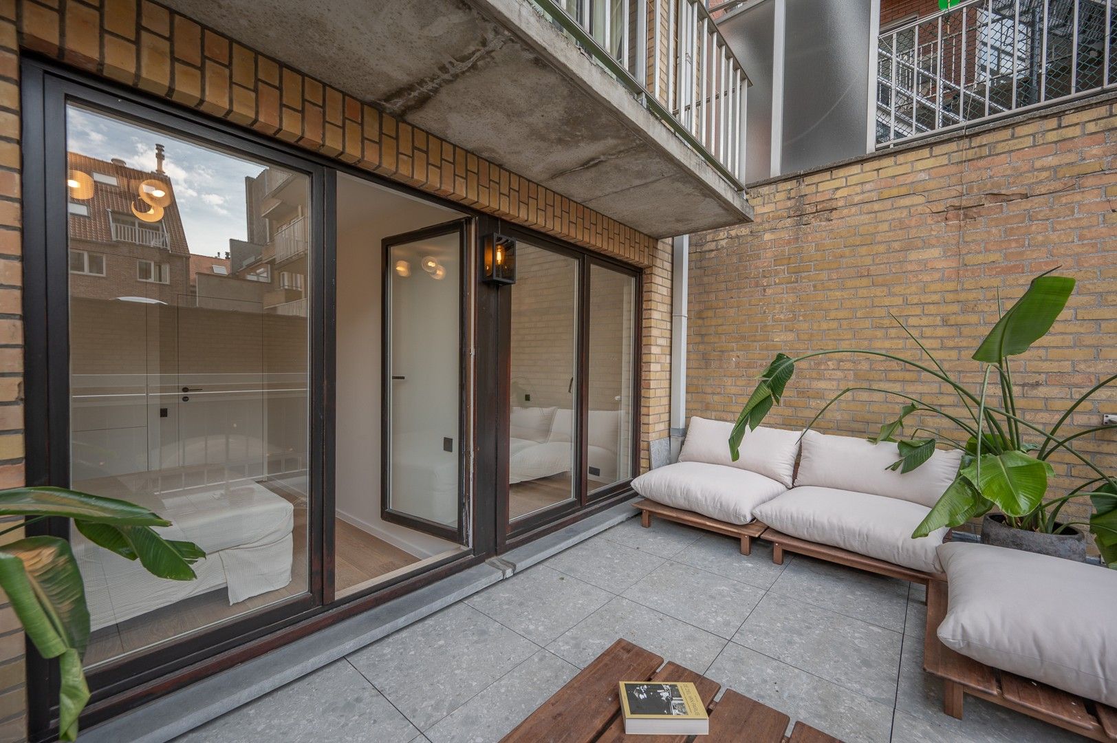 Volledig gerenoveerd appartement met zonnig terras, 2 slaapkamers en zwembad foto 18