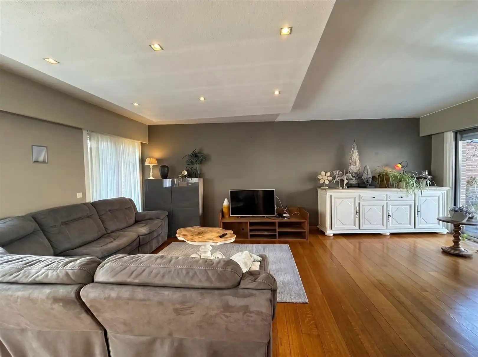 Woning met kantoren en magazijn van 1500m² foto 12