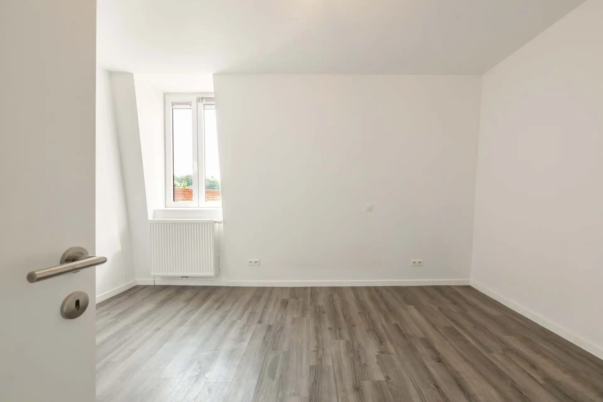 Volledig gerenoveerde rijwoning met 3 slaapkamers, 2 badkamers & gezellige binnenkoer in Wevelgem foto 13